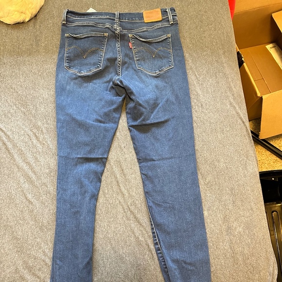 Levi 311 Shaping Skinny Jeans - Picture 4 of 9